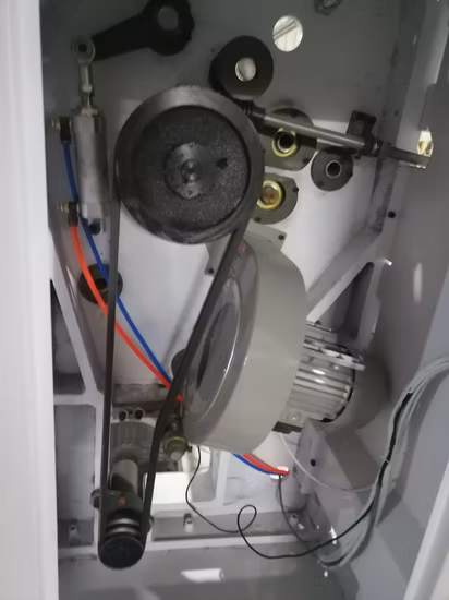 Máquina cortadora rebobinadora de rollos de papel Jumbo de 2500 mm con sistema automático de movimiento de cuchillas